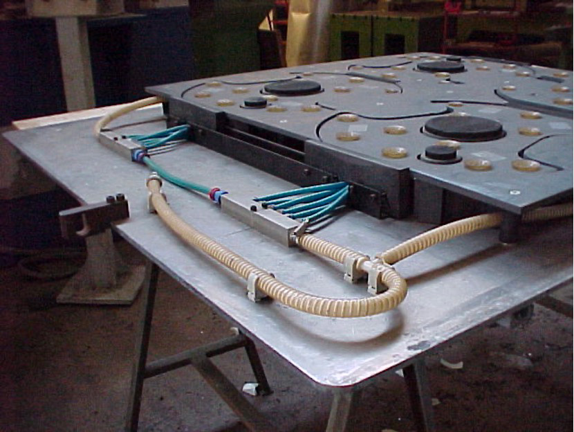 Fustella con sistema di scarico automatico Venturi(vuoto) e separazione sfridi (Sistema brevettato)