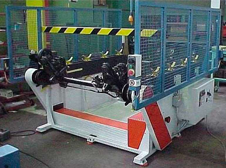 Trasportatore a passo per movimentazione e ribaltamento traversa posteriore (meccanica auto)